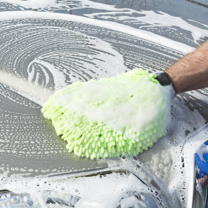 Car cleaning with mitt