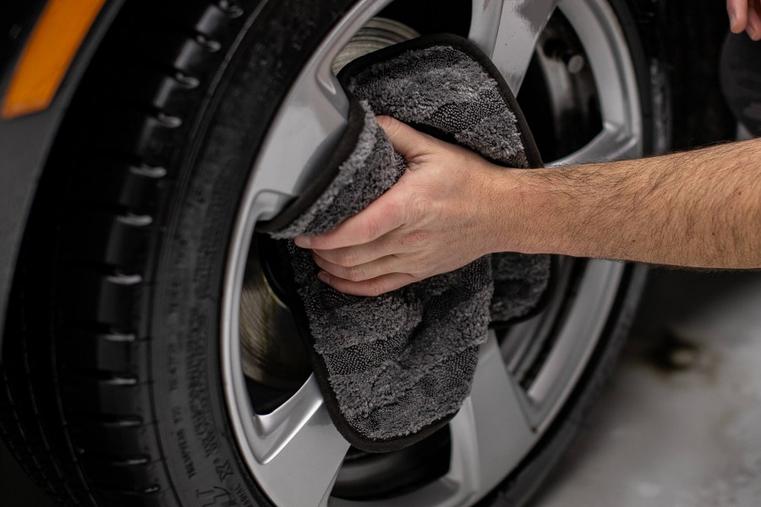 Rag Company Gauntlet Drying Towel for Wheels